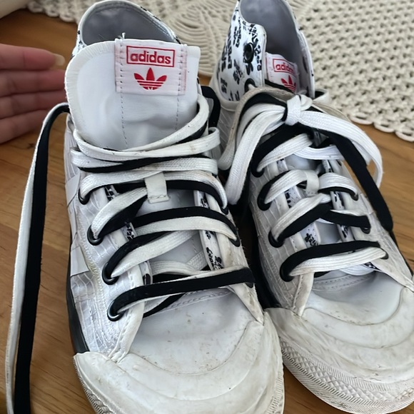 Adidas- By Philip Cohen youth size 5 - Picture 3 of 3